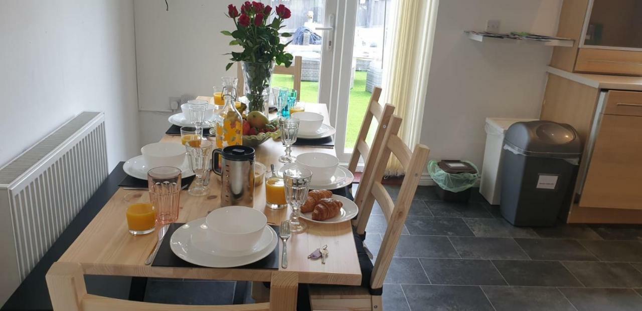 Holiday home Hollybrae House Sleeps Up To 6 *